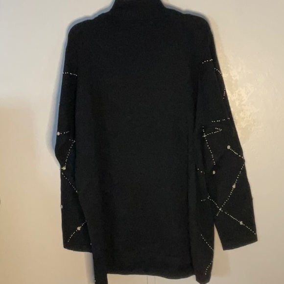 Elegant Black Floral Holiday Sweater - Picture 4 of 9